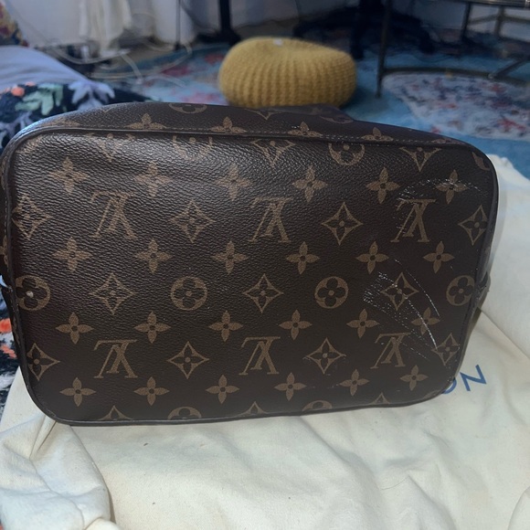 LOUIS VUITTON Neonoe MM Monogram Canvas Shoulder Bag - Picture 8 of 10